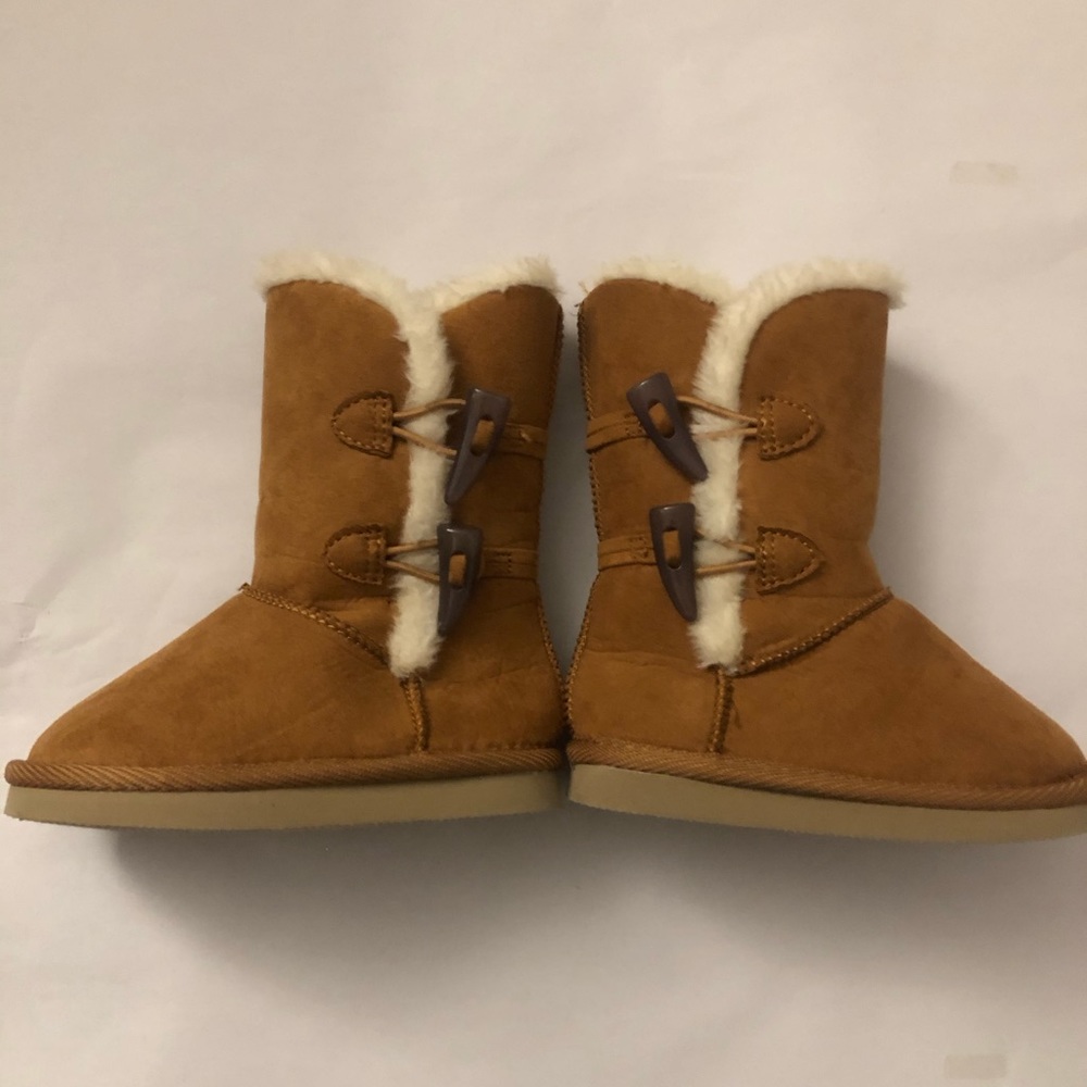 Tan Toddler Boots with Toggles. Size 5.  Like new.